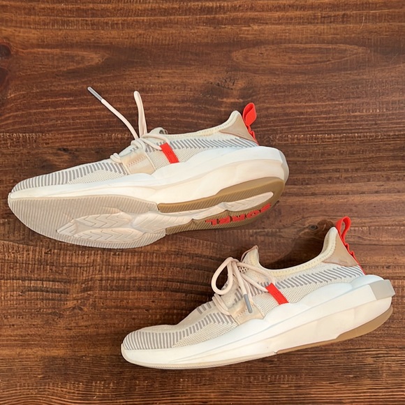 Sorel Explorer Defy Low Sneakers, size 8, great condition, shoebox not included - Picture 4 of 4